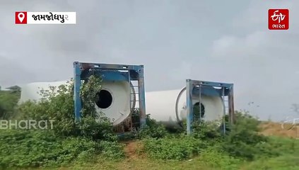 આલેલે... પવનચક્કીના પાંખિયા માંથી 1500 વિદેશી દારૂની બોટલ મળી, જામનગરની જામજોધપુર પોલીસે પાડ્યો હતો દરોડો