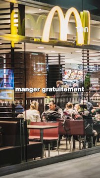 Bill Gates fait partie des rares personnalités à posséder une carte McGold une carte en or délivrée par Mcdonald's 