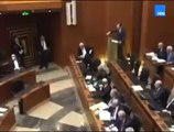 مسكوا في بعض .. تلاسن وسباب واشتباكات بين نائبين في البرلمان اللبناني