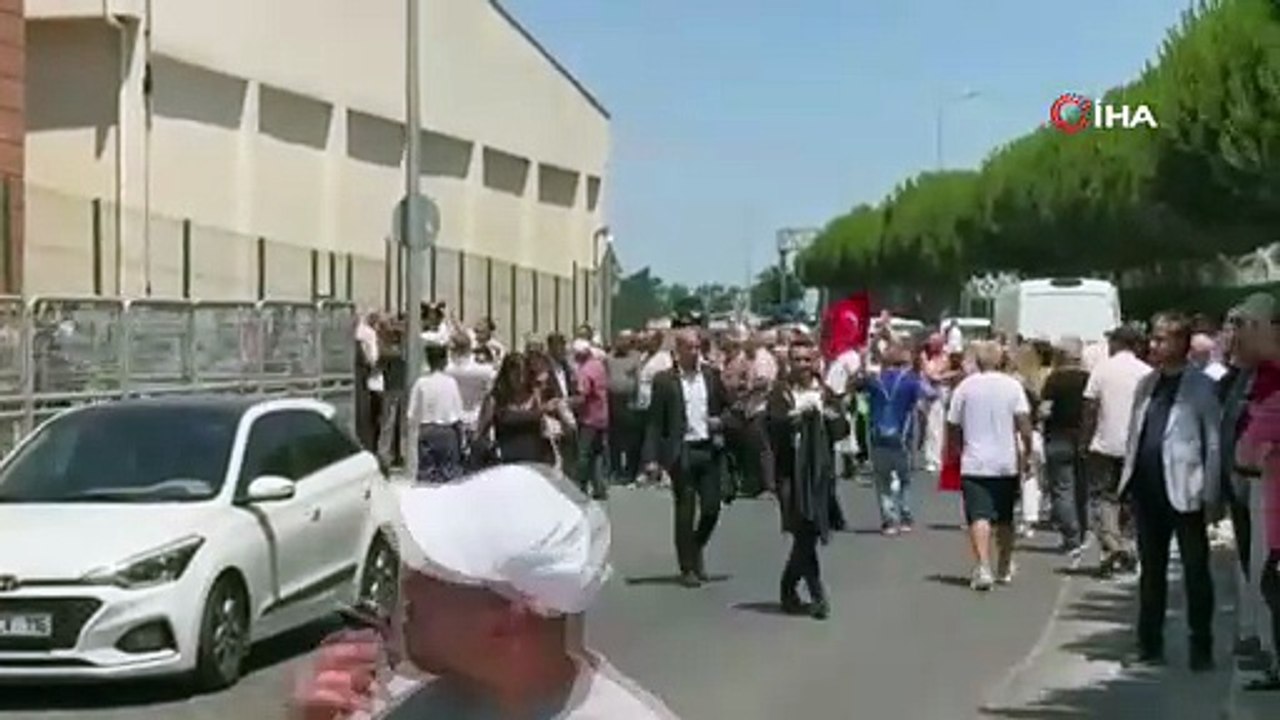 Görevinden uzaklaştırılan İBB’nin tutuklu Başkanı Ekrem İmamoğlu’nun katıldığı bir panelde İstanbul Cumhuriyet Başsavcısı Akın Gürlek ile ailesini tehdit niteliğindeki sözleri nedeniyle görülen davada mahkeme, İmamoğlu’nun ’terörle mücadel