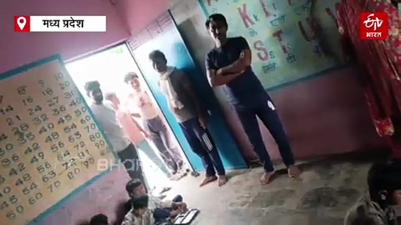 रतलाम मिड डे मील की हकीकत, खीर पूरी की जगह बच्चों को थमा दिया गया मुट्ठी भर सेव परमल