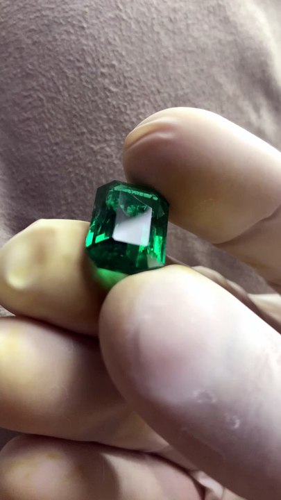 Emerald – The Gem of Intellect, Love & Fortune