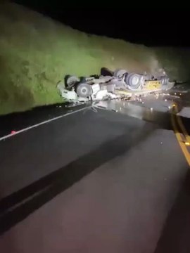 Motorista morre após caminhão tombar na rodovia BR-416