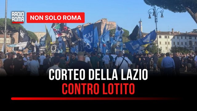 Roma, corteo dei tifosi della Lazio contro Lotito
