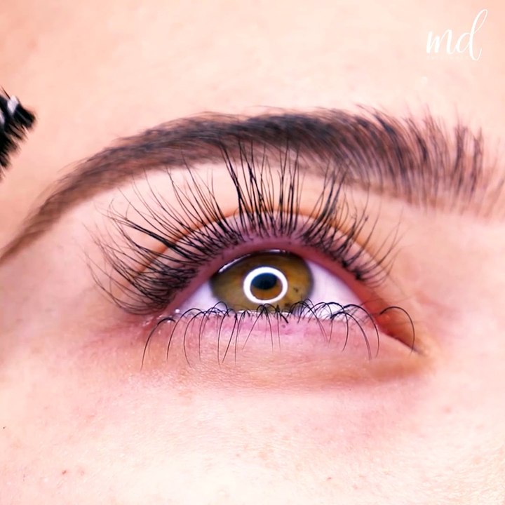 Put down the fake lashes and get a flawless natural look! ✨