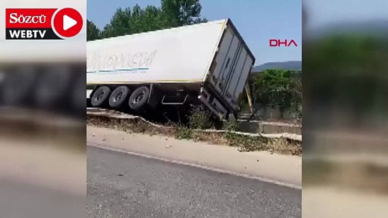 Bariyerlere çarpıp devrilen TIR’ın şoförü yaralandı
