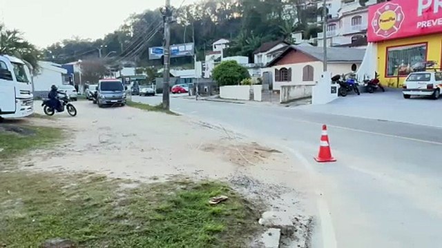 Semáforos amanhecem desligados e geram caos no trânsito da Via Expressa- Sul, em Florianópolis