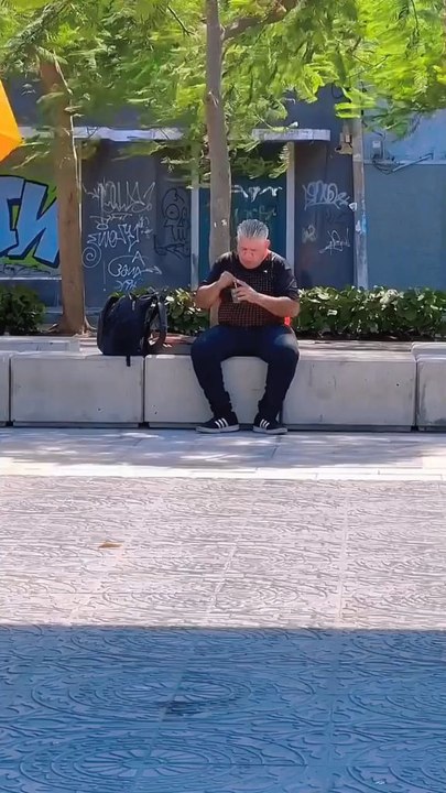 🎬 "Vanished in a Box 😱 فجأة اختفى قدام الناس!"#FunnyPrank #مقالب_مضحكة