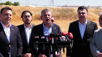 Özgür Özel:  “Ahmet Özer ‘Terörist’ olmaktan beraat etti, tutuksuz. CHP’li olmaktan tutuklu şimdi içeride”
