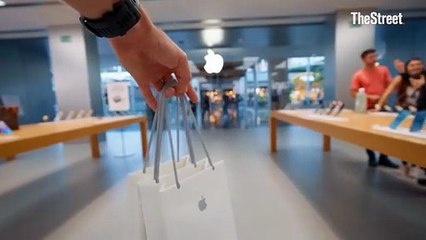 Apple makes huge U.S. manufacturing investment