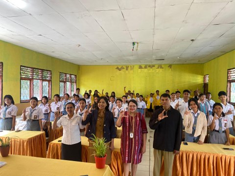 Universitas San Pedro Kupang Tingkatkan Literasi Bahasa Inggris di SMA Negeri Taekas Kefamenanu melalui Inisiatif Program Kreativitas Mahasiswa