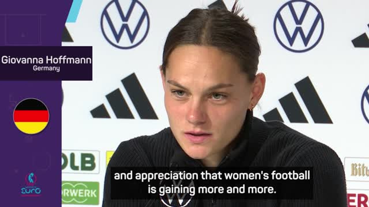 Hoffmann calls for increased pay as Olivia Smith joins Arsenal for world-record £1m transfer
