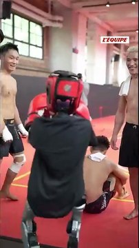 Des robots mis à disposition des combattants dans un centre d'entraînement de l'UFC en Chine - MMA - UFC