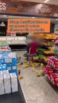 Criança destrói produtos em supermercado e ataca clientes no Rio de Janeiro