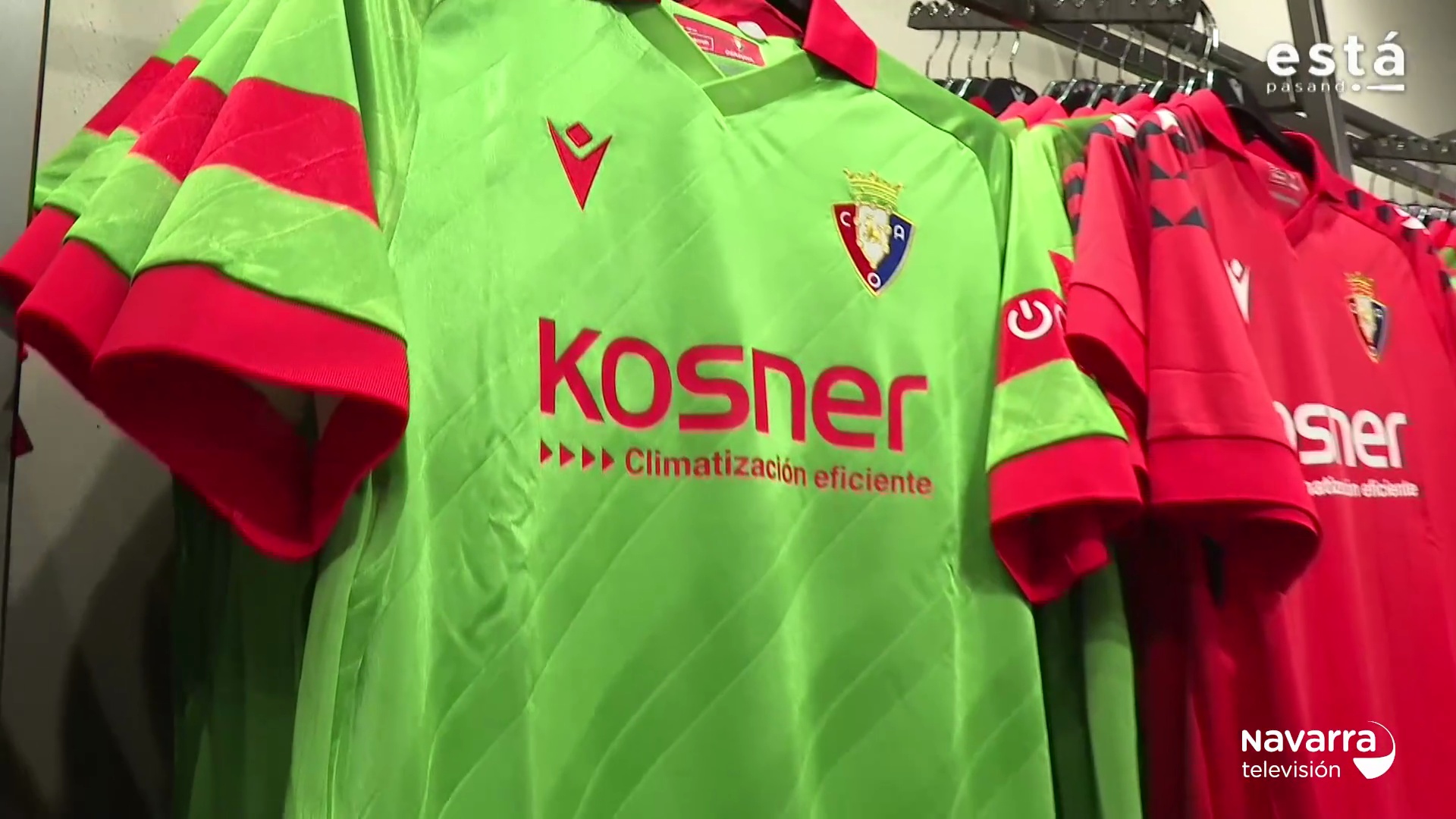 Nos probamos la segunda equipación de Osasuna
