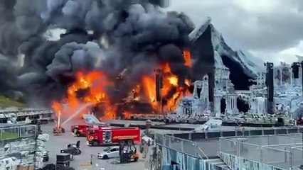 Tomorrowland'ın dev sahnesi çıkan yangında küle döndü