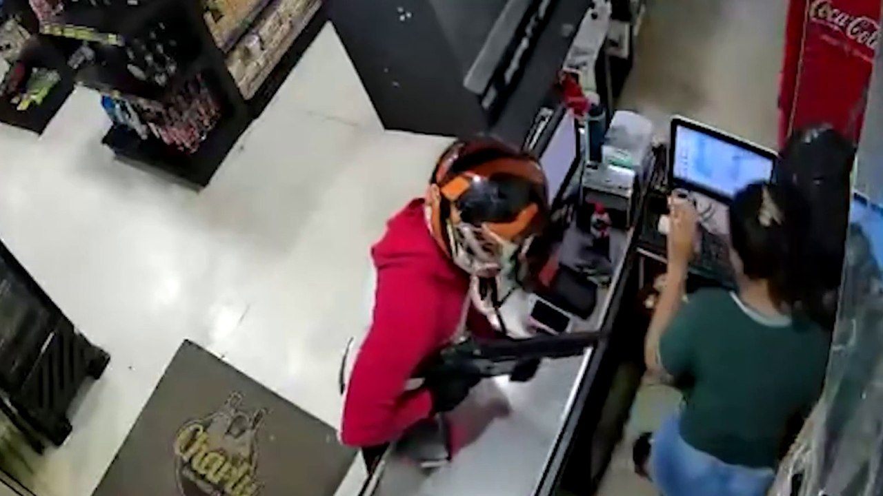 tn7-sospechosos-de-incidente-en-santa-cruz-quedan-grabados-en-camara-de-vigilancia-160725