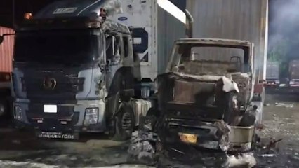 VIDEO | Seis tractomulas fueron incineradas en vía Lobo Guerrero-Buenaventura
