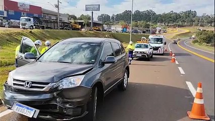 Caminhão não percebe acidente e segue viagem após colisão com SUV na BR-277