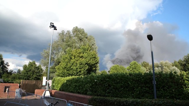 Incendie spectaculaire à Tomorrowland: la scène principale ravagée par les flammes