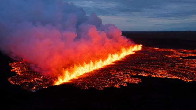 Une fissure de plus de 2 kms : en Islande, l’impressionnante éruption d’un volcan