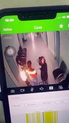 CHOCANTE! Veja o momento em que atiradores invadem consultório e atiram na cabeça de ex-prefeito