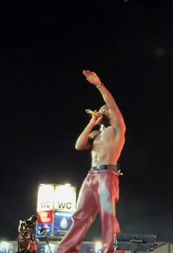 🇫🇷🎶 FLASH – Tayc annonce la fin de sa carrière musicale Le chanteur Tayc a déclaré qu’il mettra un terme à sa carrière musicale à la fin de l’été 2025 💔🎤 👉 Il confie ne plus rien ressentir pour la musique : « Elle ne me fait plus aucun effet. »