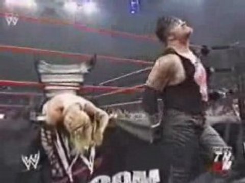 WWE - Raw 2002 - Jeff Hardy vs Undertaker (ladder match)