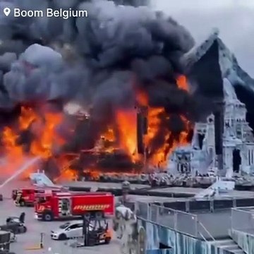 Tomorrowland Incendie monstre, hier soir, sur la scène du plus grand festival d'Europe de musique électronique, qui se déroule en Belgique en présence de 100.000 personnes