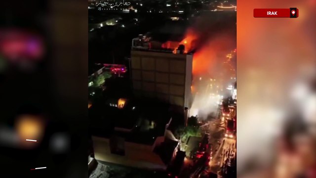İran'da en az 50 kişinin öldüğü AVM yangınından görüntüler