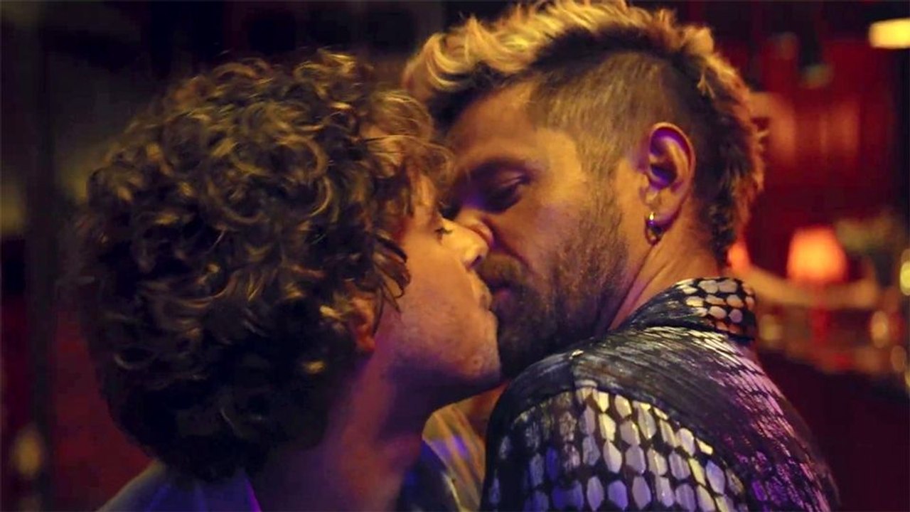 Alles was brennt Trailer OmdU