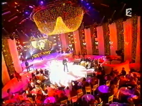 Johnny Hallyday - Marie & Ne reviens pas en live | Les Vainqueurs de l’année 2002 - France 2