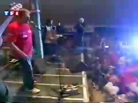 Johnny Hallyday – Toute la musique que j'aime en live au Bivouac (TF1, 15 avril 2002)