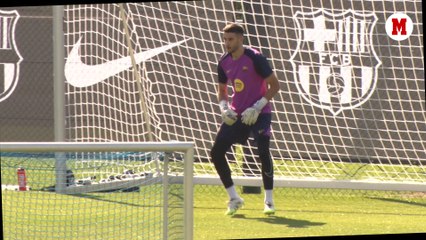 Joan García entrena con el Barça ante la ausencia de Ter Stegen