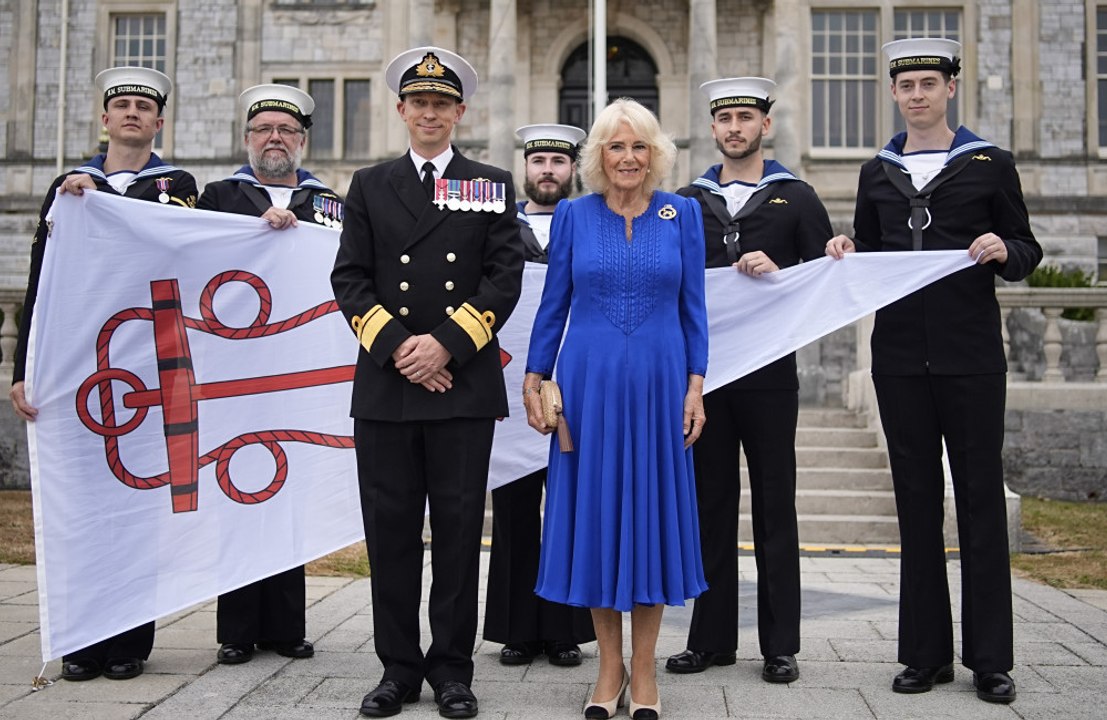 Königin camilla erhält historischen titel bei der royal navy