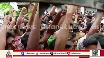 'ഉത്തരവാദികൾക്കെതിരെ നടപടി സ്വീകരിക്കണം'; തേവലക്കര സ്കൂളിലേക്ക് എസ്എഫ്ഐ പ്രതിഷേധ മാർച്ച്