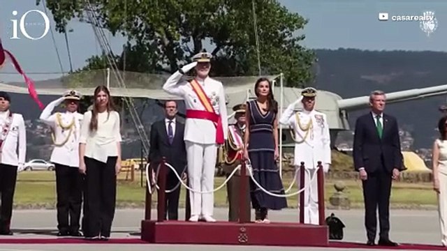 Leonor di Spagna, il tenero abbraccio con re Felipe chiude il suo anno in Marina