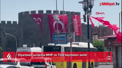 Diyarbakır surlarına MHP ve Türk bayrakları asıldı
