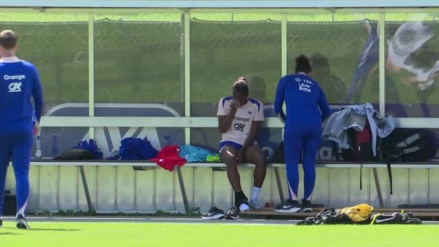 Bleues - Diani blessée ? Entraînement écourté et attelle au pied pour la joueuse !