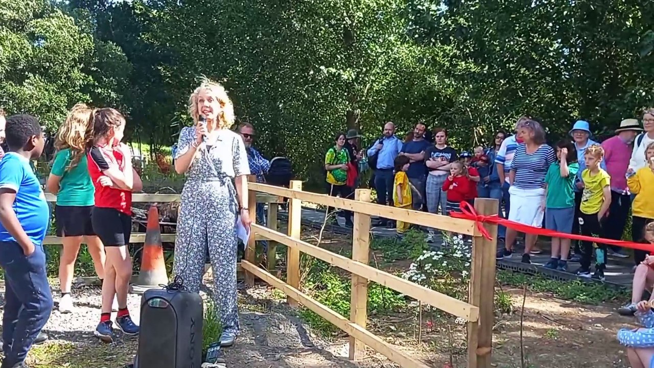 Elin Jones MS opens Plascrug School boardwalk and nature area