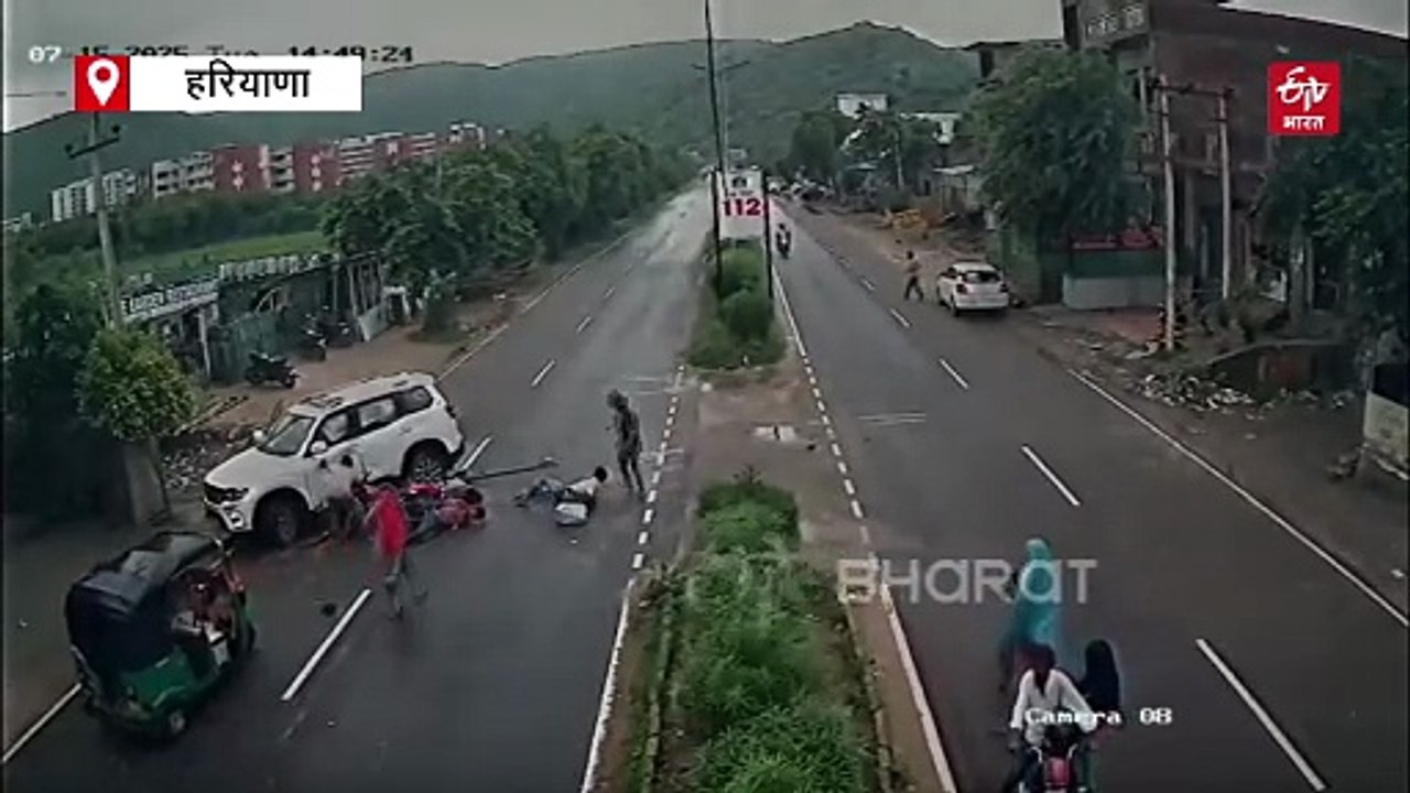 CCTV में कैद हुआ भीषण सड़क हादसा, स्कॉर्पियो की टक्कर से हवा में उछले बाइक सवार