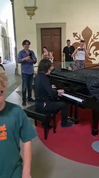 Firenze, il pianista Hershey Felder suona a sorpresa a Palazzo Vecchio
