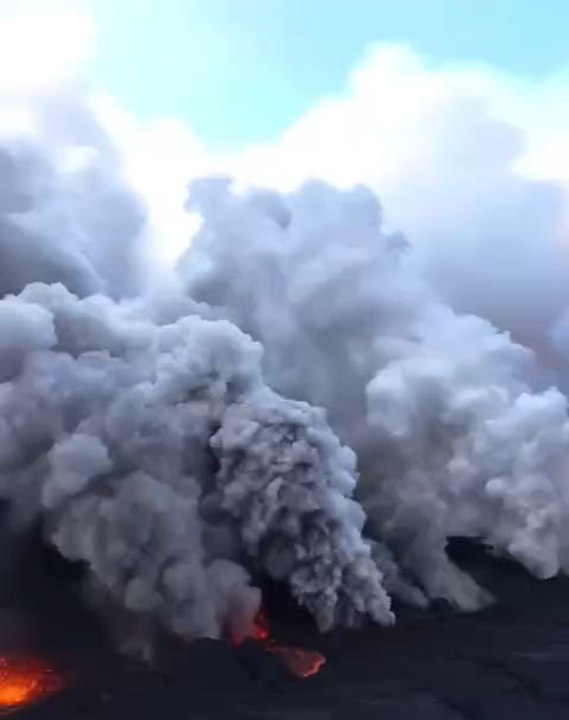 Dans la dernière éruption d'Islande, Magma a frappé les eaux souterraines, déclenchant une explosion phréatomagmatique brève mais puissante de cendre et de vapeur