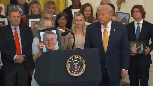 Angel Mom Anne Funder merci POTUS d'avoir signé la loi sur le fentanyl: C'est une bouée de sauvetage pour les familles à travers l'Amérique pour assurer la sécurité de nos familles Merci beaucoup. Merci de garder l'Amérique en sécurité pour nos enfants.