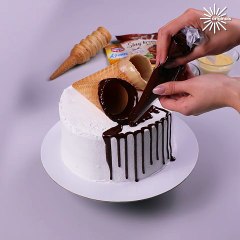 Can’t stop watching this perfect drip cake decoration 🤤🍰