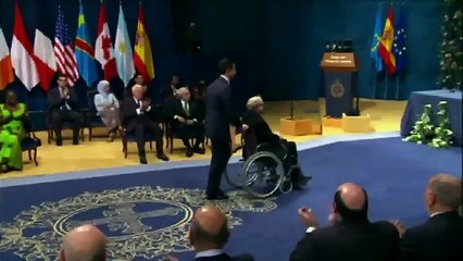 Quino, ovacionado en la ceremonia de entrega del Premio Príncipe de Asturias