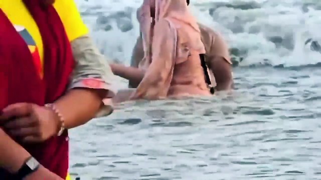 بیشرم لڑکی نے کراچی کے ساحل پر سب کچھ دکھا دیا۔ #FBReels #FacebookReels #ViralVideo #TrendingNow #WatchThis #ReelsDaily #MustSee #ViralContent #ForYouOnFacebook #SocialVideo Beautiful cabin crew 🌹🌸🌹 Scarlett Johansson💋🥰 P-0327 #Art #Artist #ArtGalle