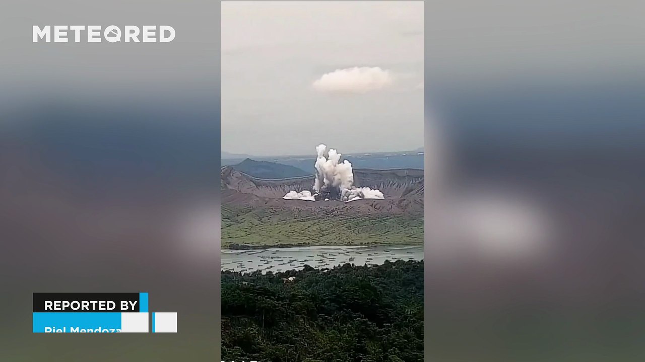 Several phreatic events rock the crater of Taal Volcano, Philippines! The phenomenon lasted more than 10 minutes