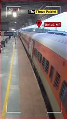 RPF Constable Saves Elderly Man From Falling Under Moving Train at Betul Station