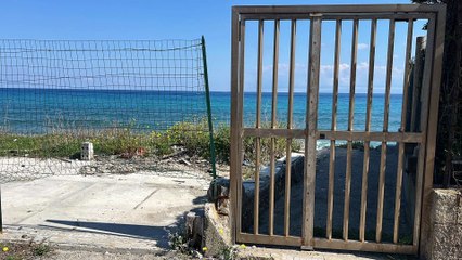 Accessi al mare negati, il caso di un cancello abusivo